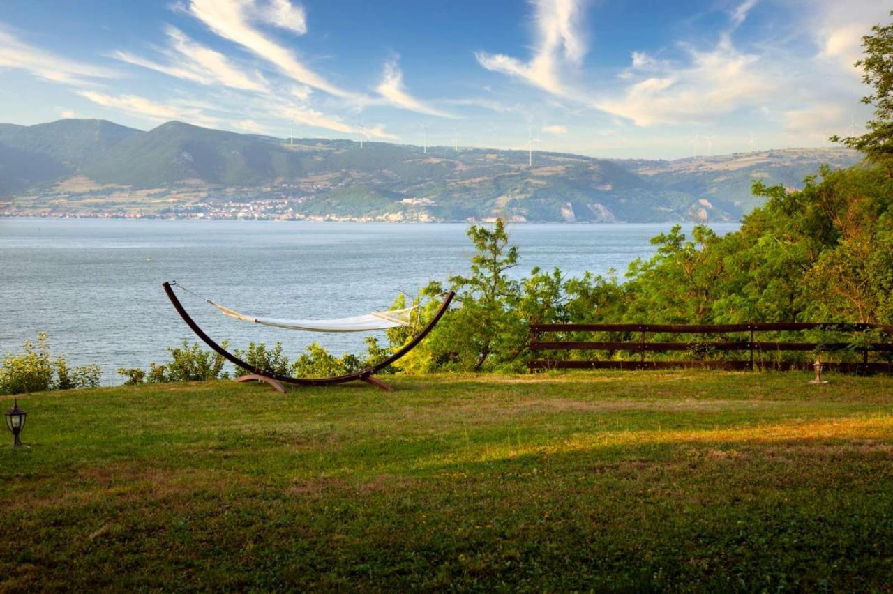 Carobni Breg Villa Golubăţ Exterior foto