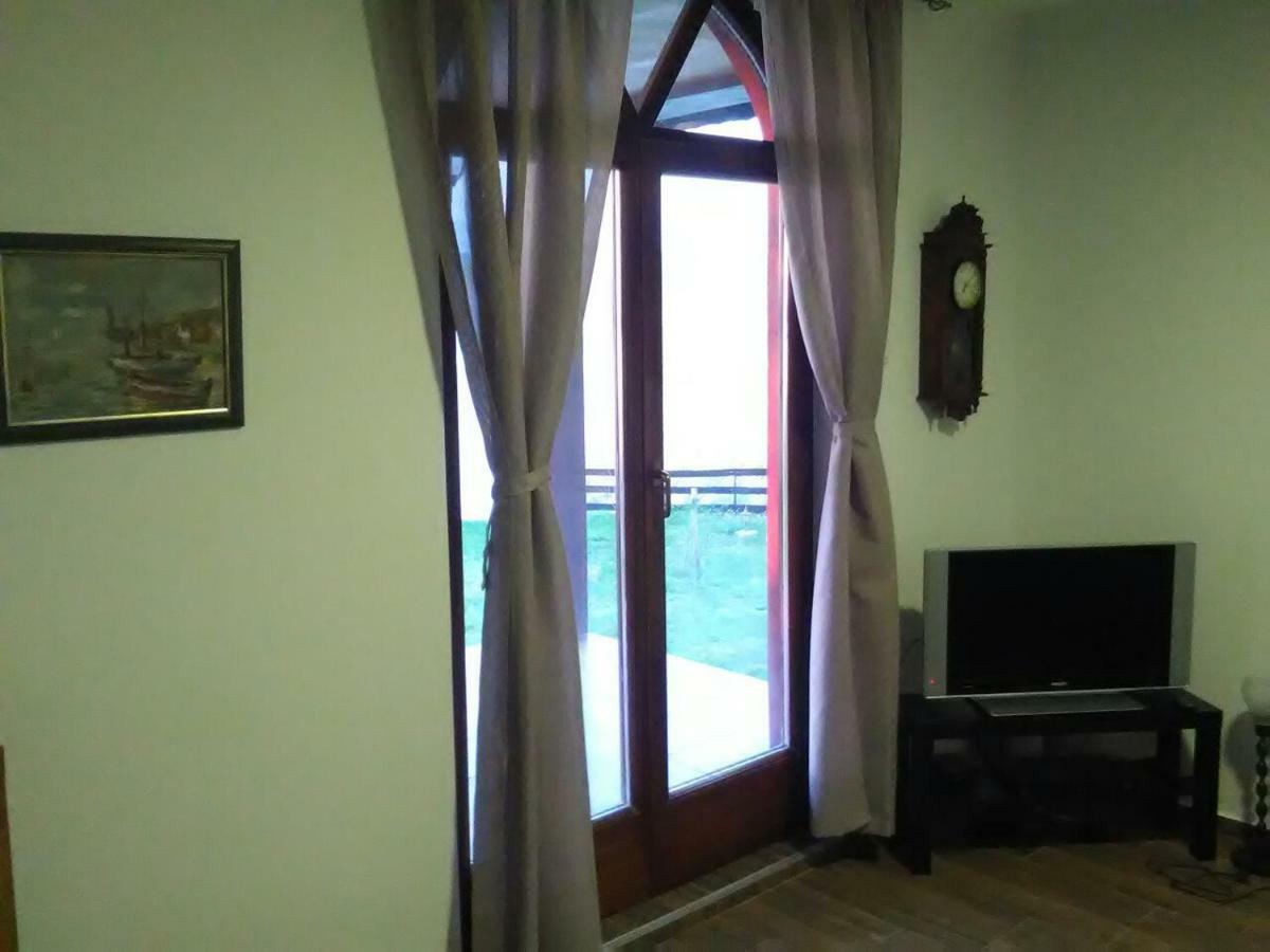 Carobni Breg Villa Golubăţ Exterior foto