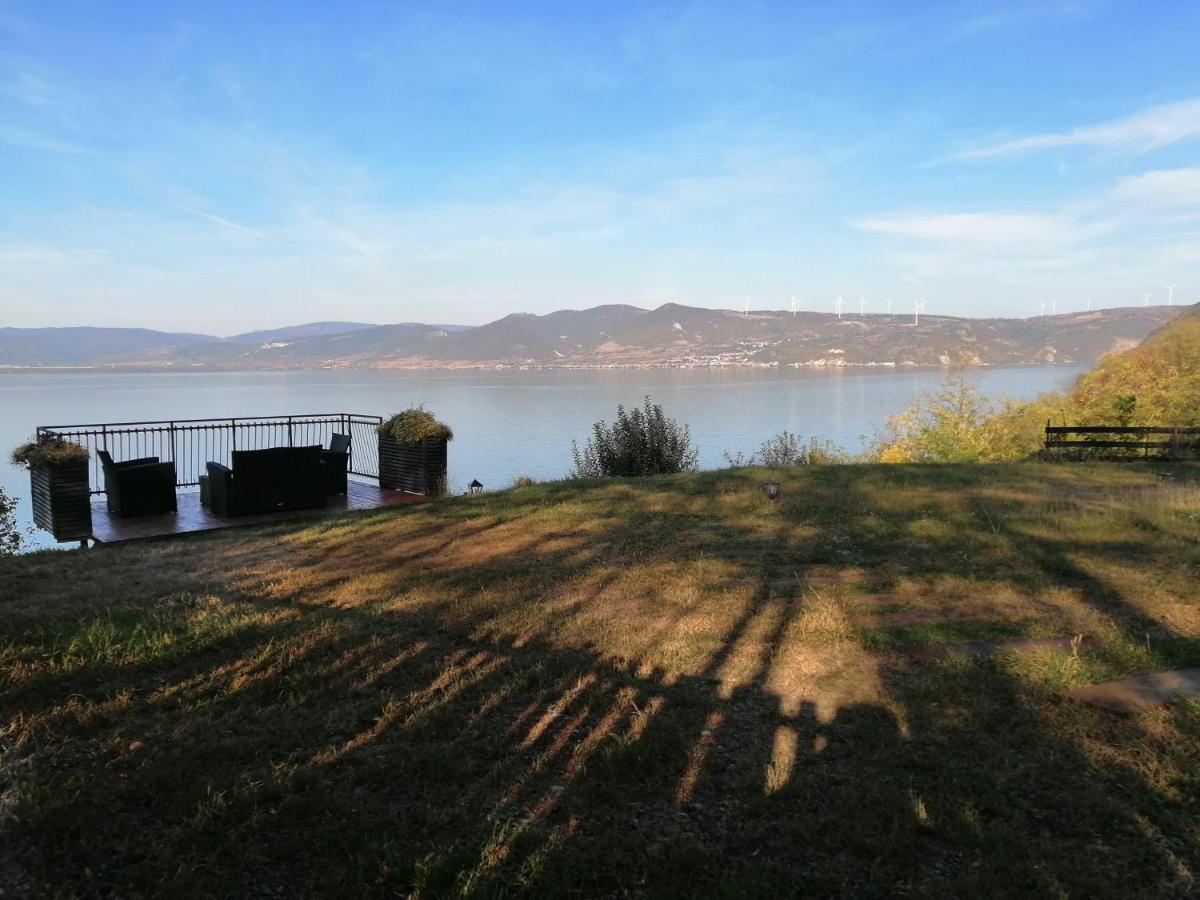 Carobni Breg Villa Golubăţ Exterior foto