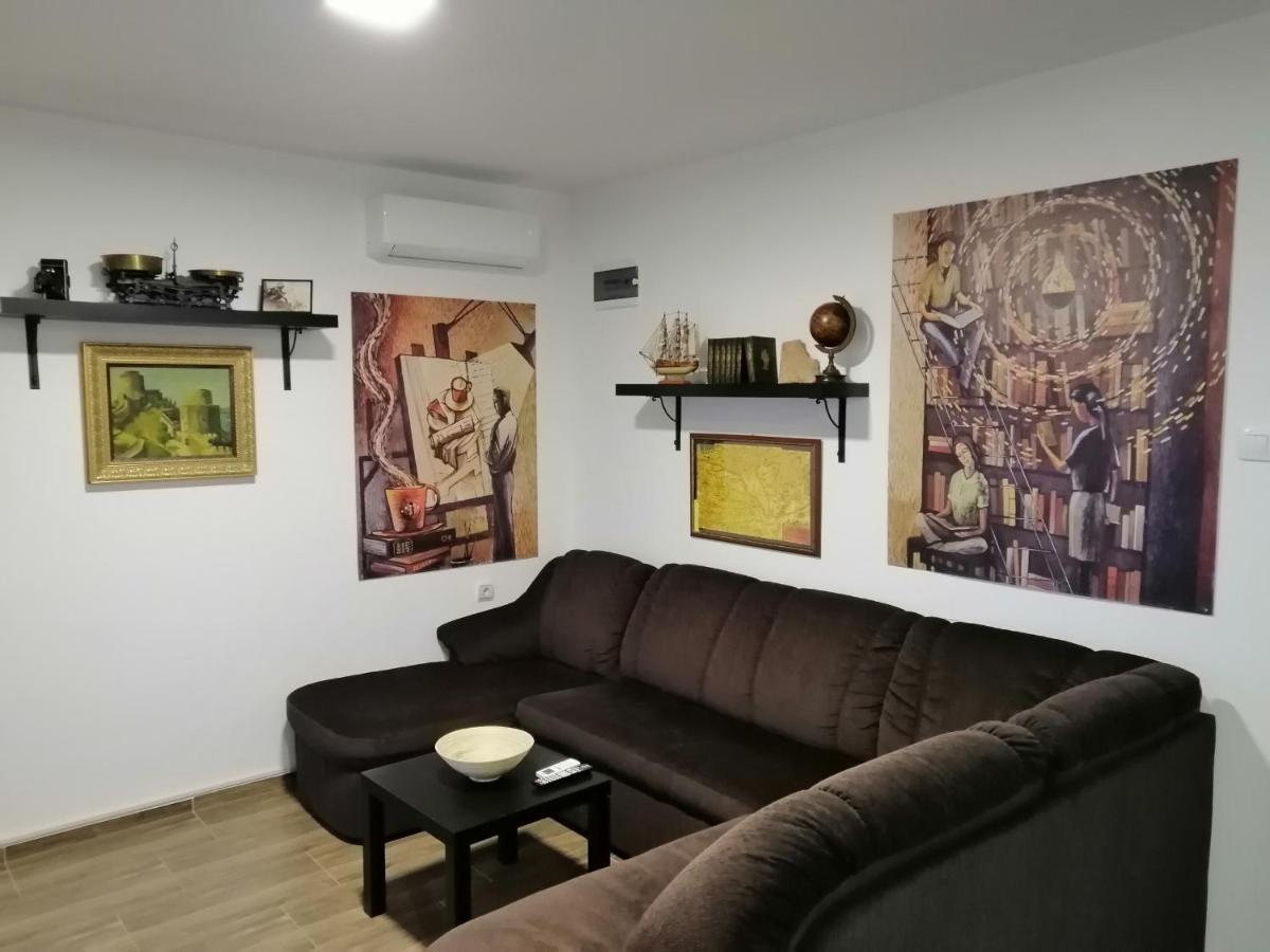Carobni Breg Villa Golubăţ Exterior foto